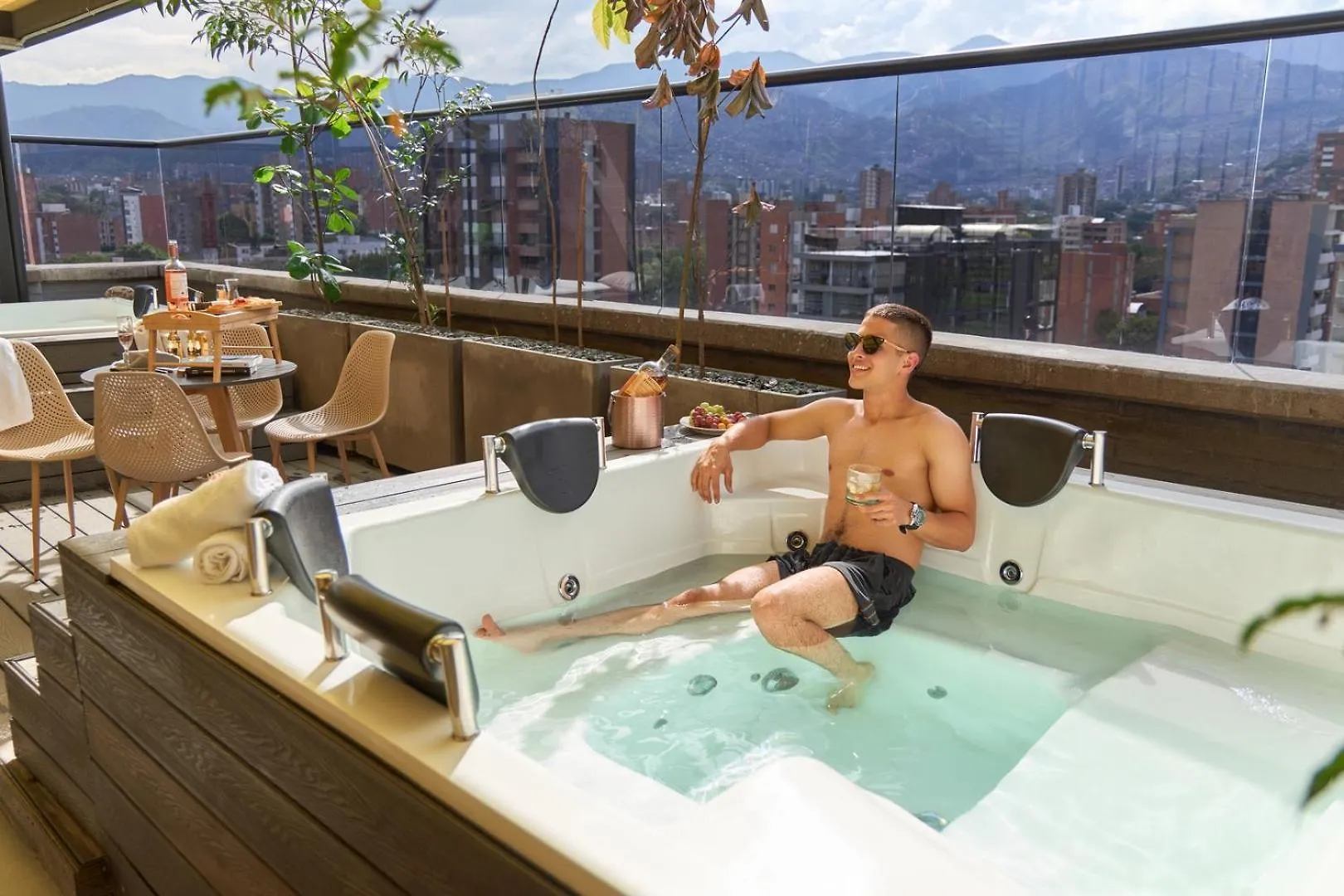 Warm Retreat At Rosa Negra Stadio Medellin