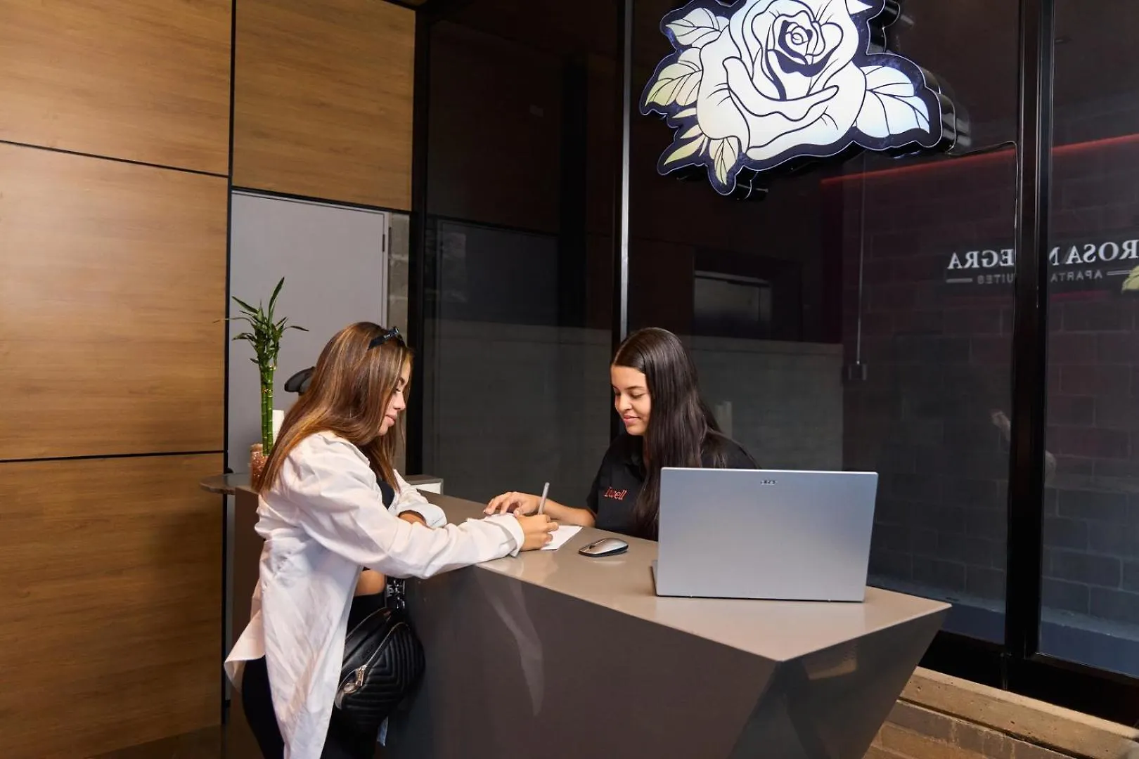 Warm Retreat At Rosa Negra Stadio 메딜린 아파트